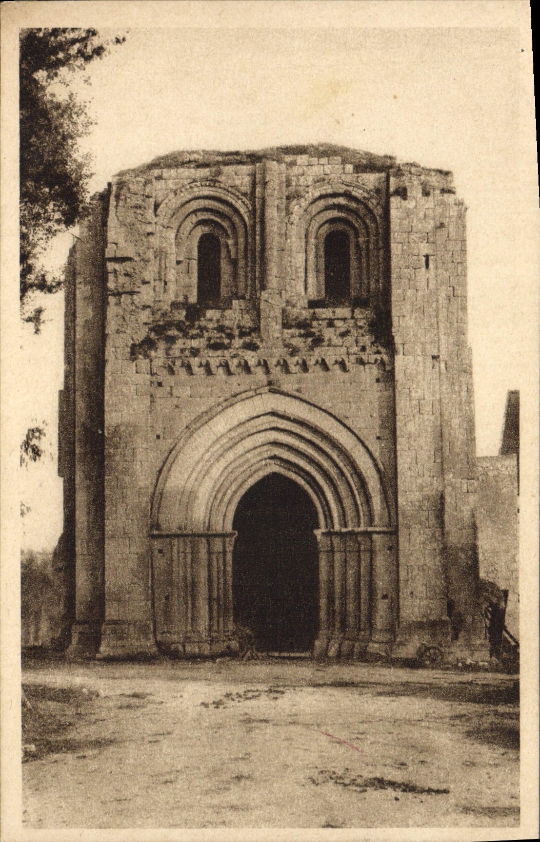 VINTAGE POSTCARD Landon Castle Sainte Andre Ancien Prioress