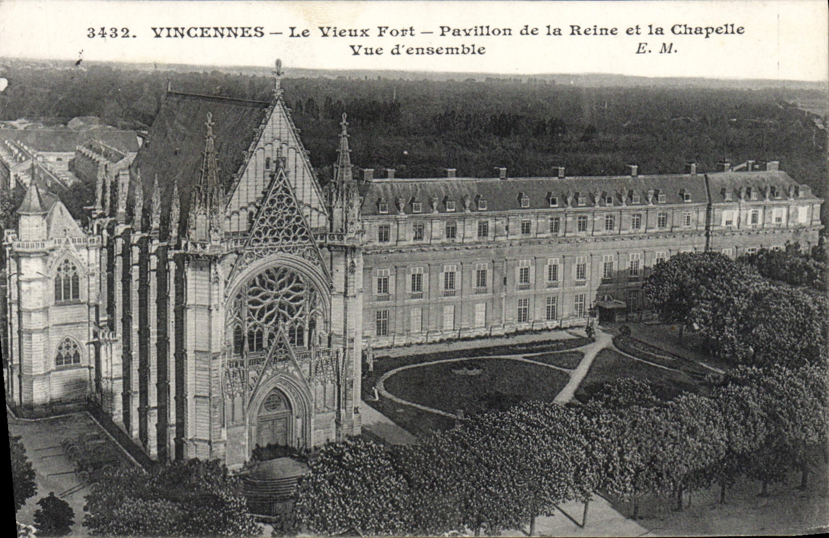 VINTAGE POSTCARD Vincennes the Old man Strong House of the Queen and the Overall picture Vault