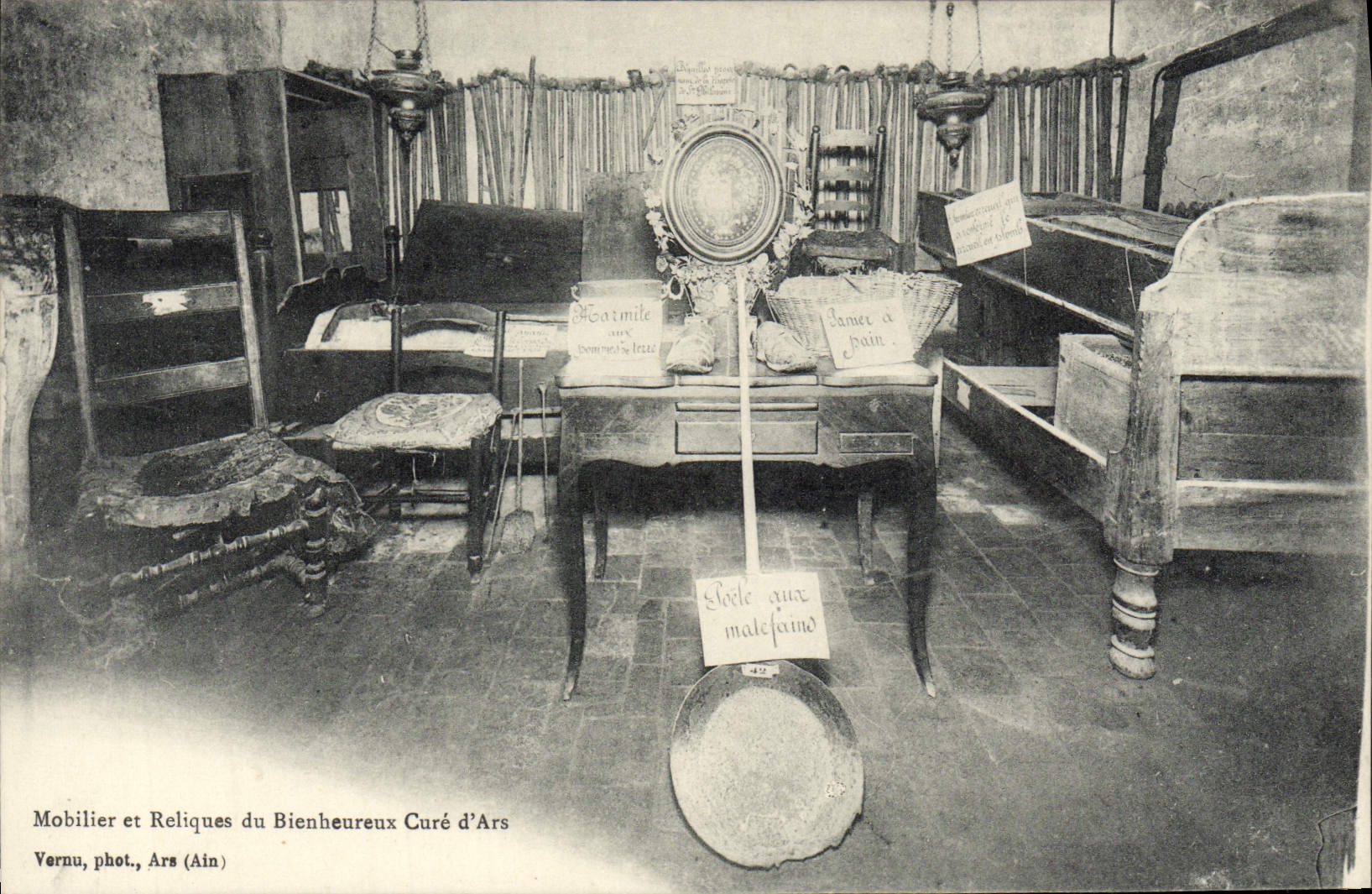 VINTAGE POSTCARD Movable and Relics of Happy Cleans of Ars