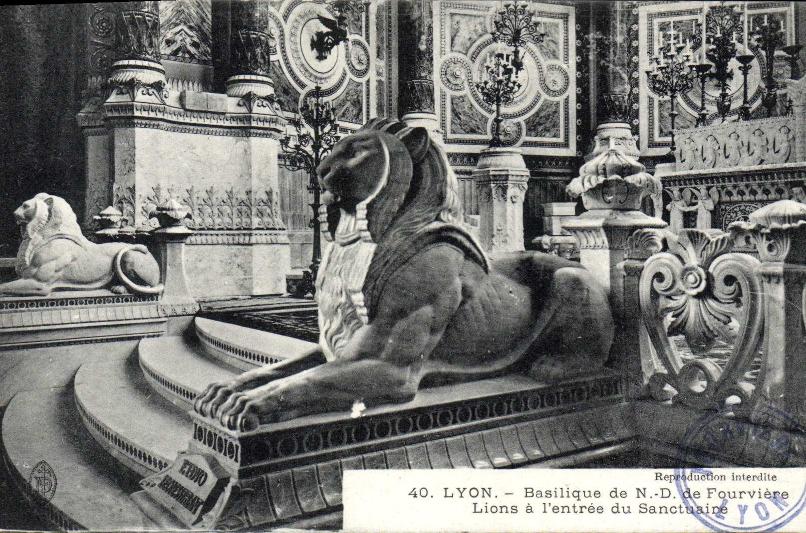 CPA Lyon Basilique de Notre Dame de Fourviere Lions a l'entree du sanctuaire