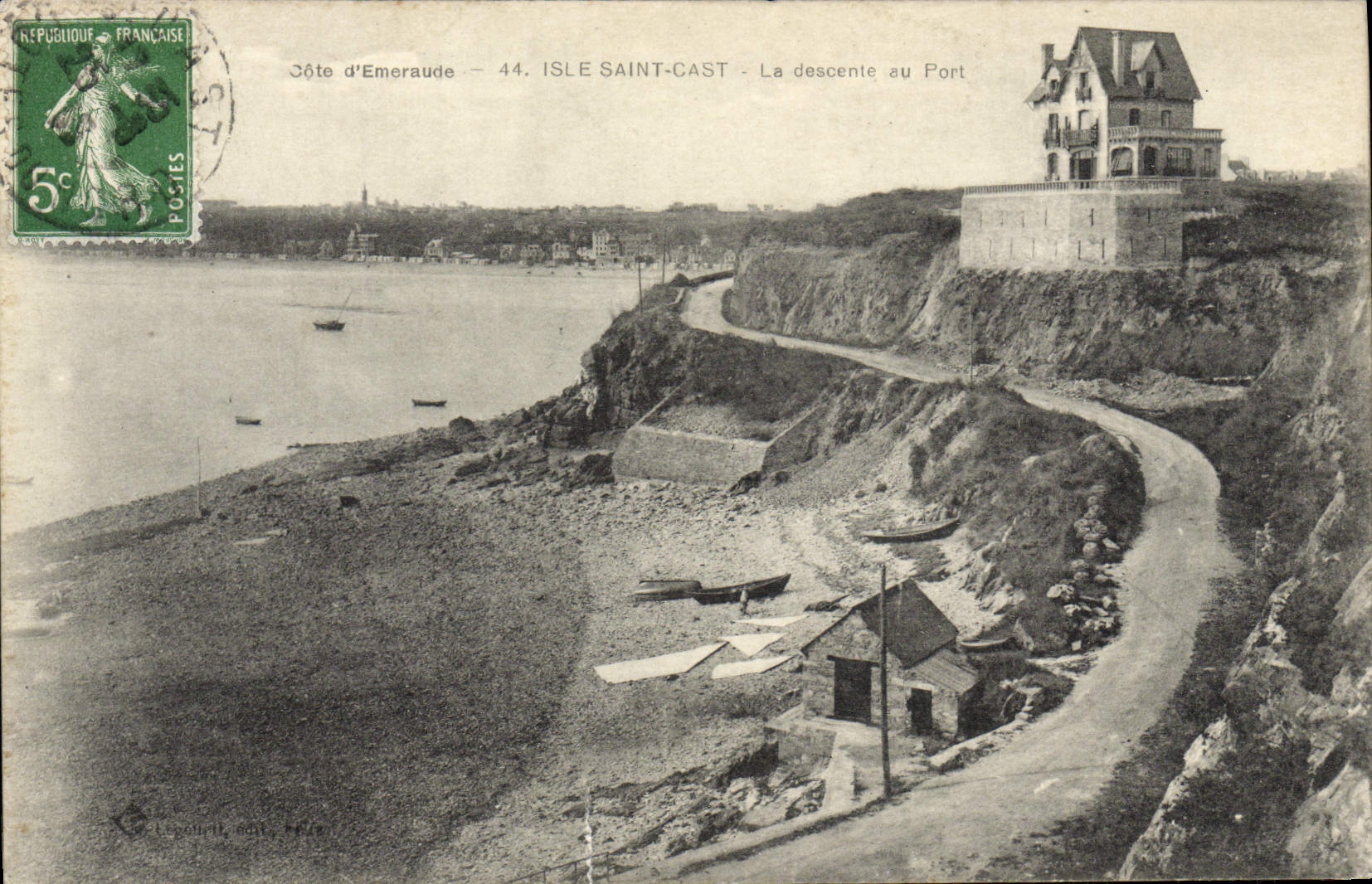 CPA Isle Saint Cast Le Descente au Port