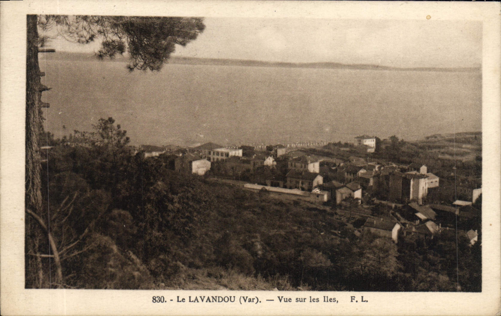 CPA Le Lavandou Vue sur les Iles