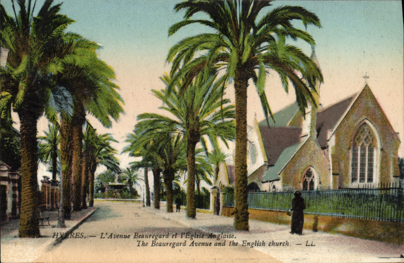 CPA Hyeres L'Avenue Beauregard et l'Eglise Anglaise