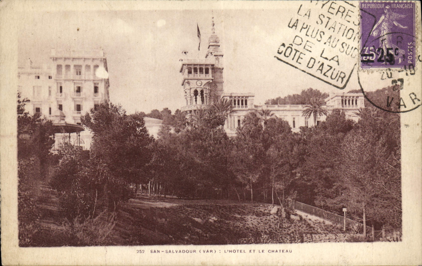 CPA San Salvadour L'Hotel et le Chateau
