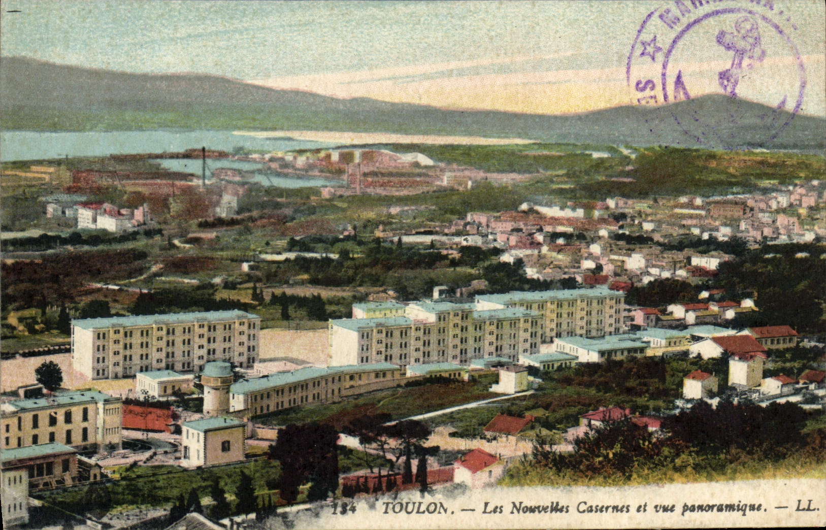 CPA Toulon Les Nouvelles Casernes et vue Panoramique