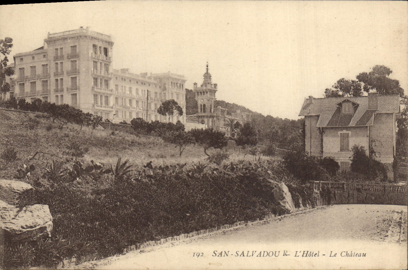 VINTAGE POSTCARD San Salvadou the Hotel the Castle