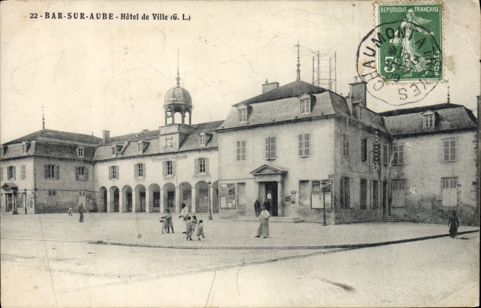 VINTAGE POSTCARD Bar On Paddle Town hall