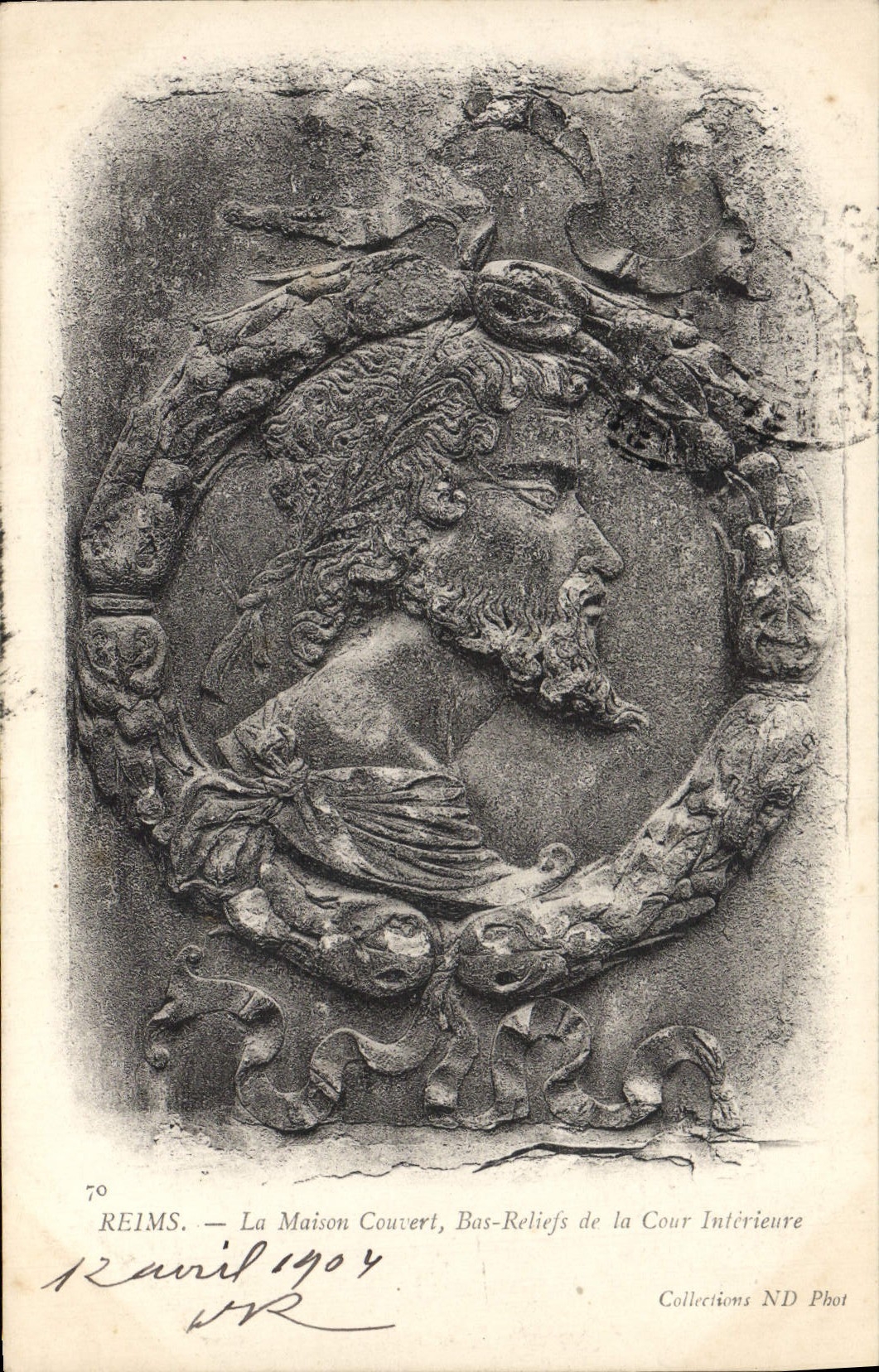 CPA Reims La Maison Couvert Bas reliefs de la cour interieure