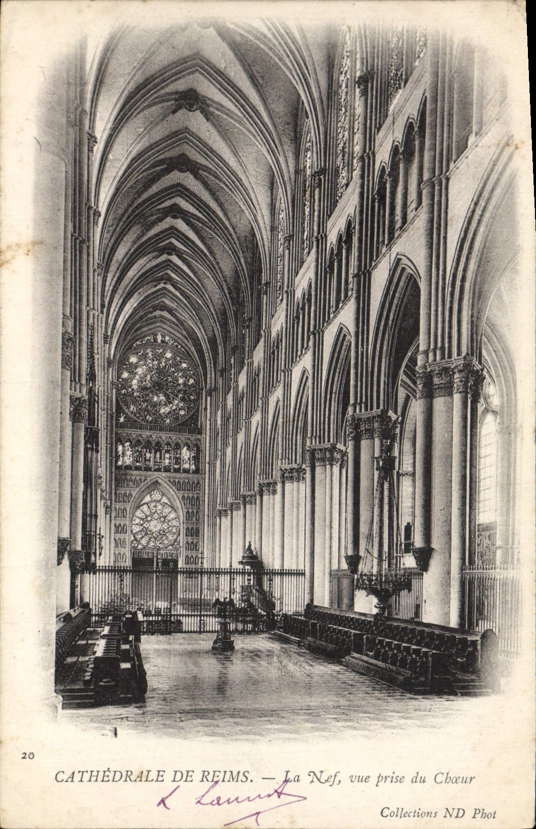 CPA Reims La Cathedrale La nef vue prise du choeur