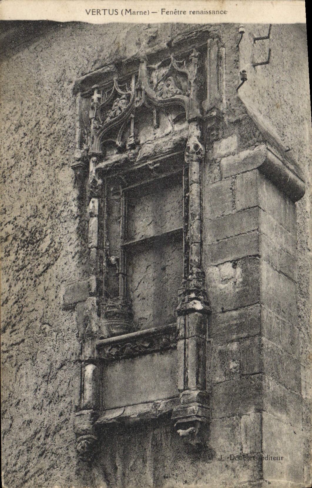 VINTAGE POSTCARD Vertus Fenestrates Renaissance