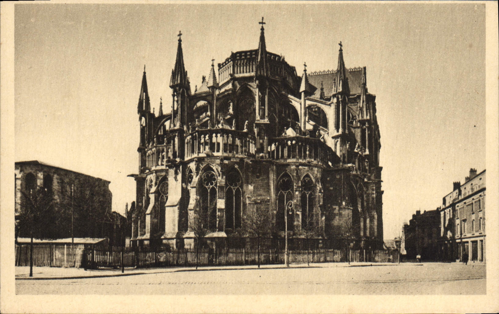CPA Reims La Cathedrale L'abside
