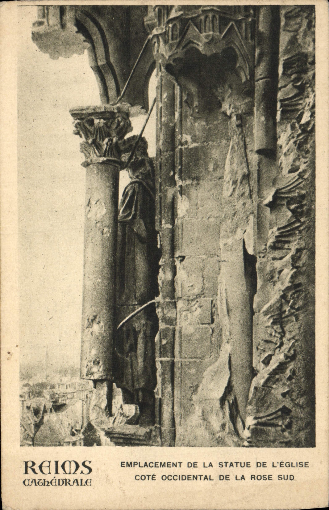 CPA Reims Cathedrale Emplacement de la statue de l'eglise Cote occidental de la rose sud