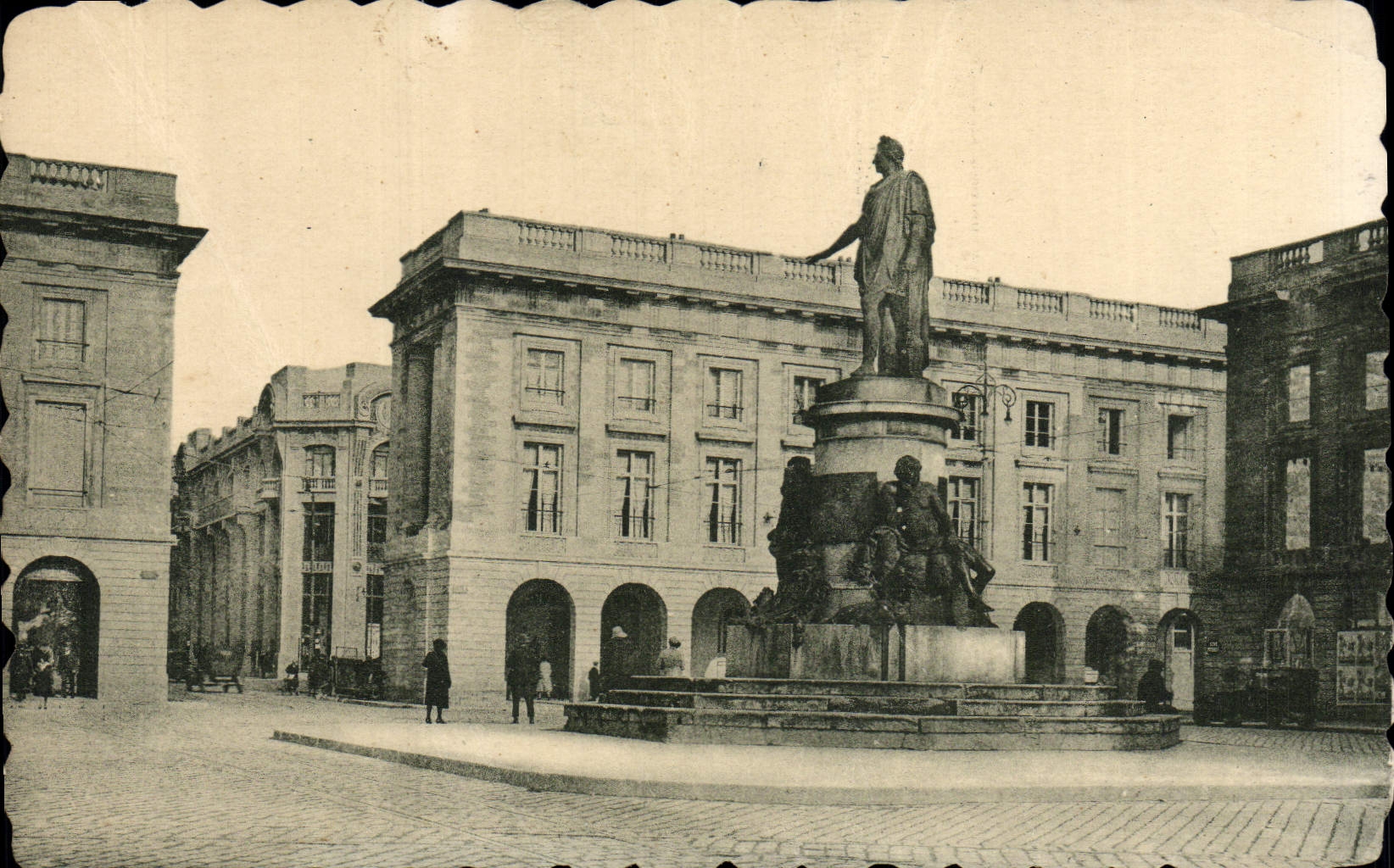 CPA Reims Place Royale Et Statue De Louis XV
