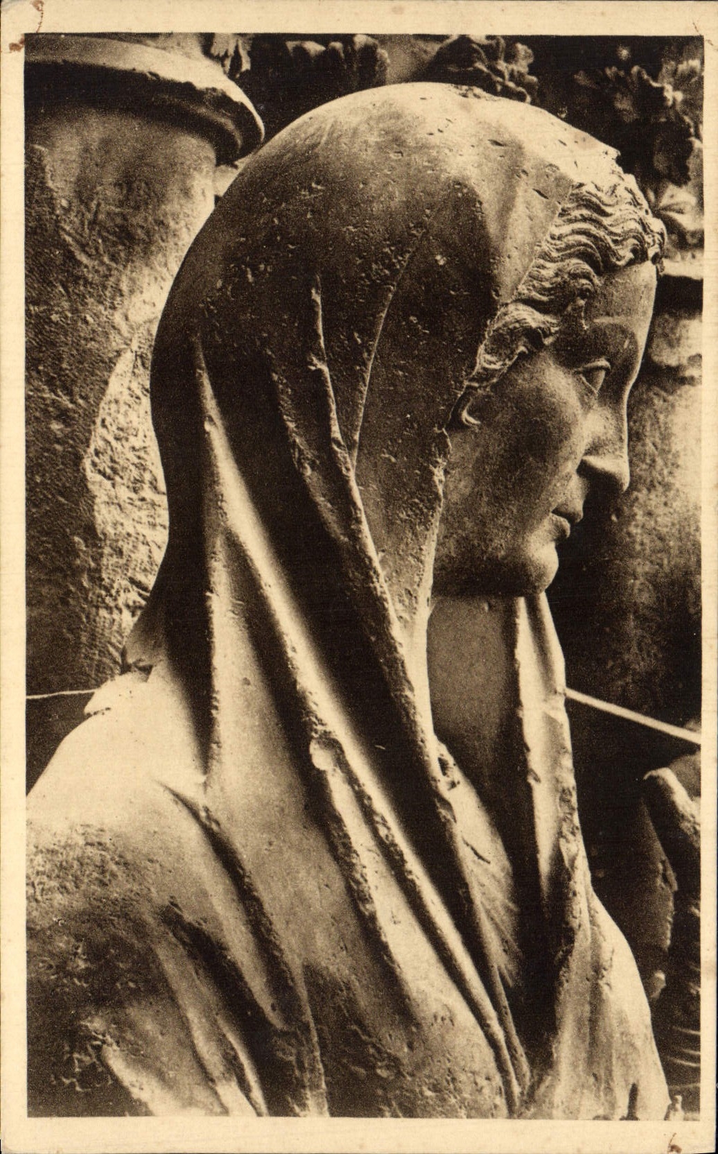 CPA Reims La Cathedrale Porche central Vierge de la Visitation