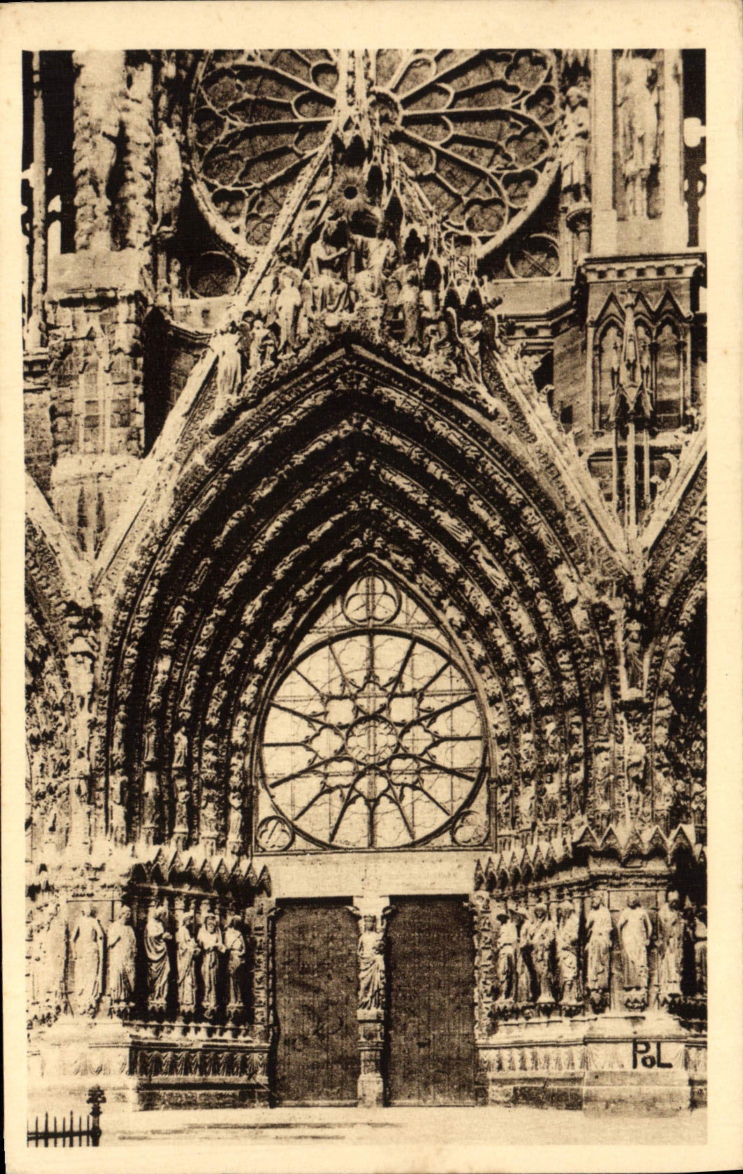 CPA La Ville Renaissante Reims Cathedrale Le grand portail