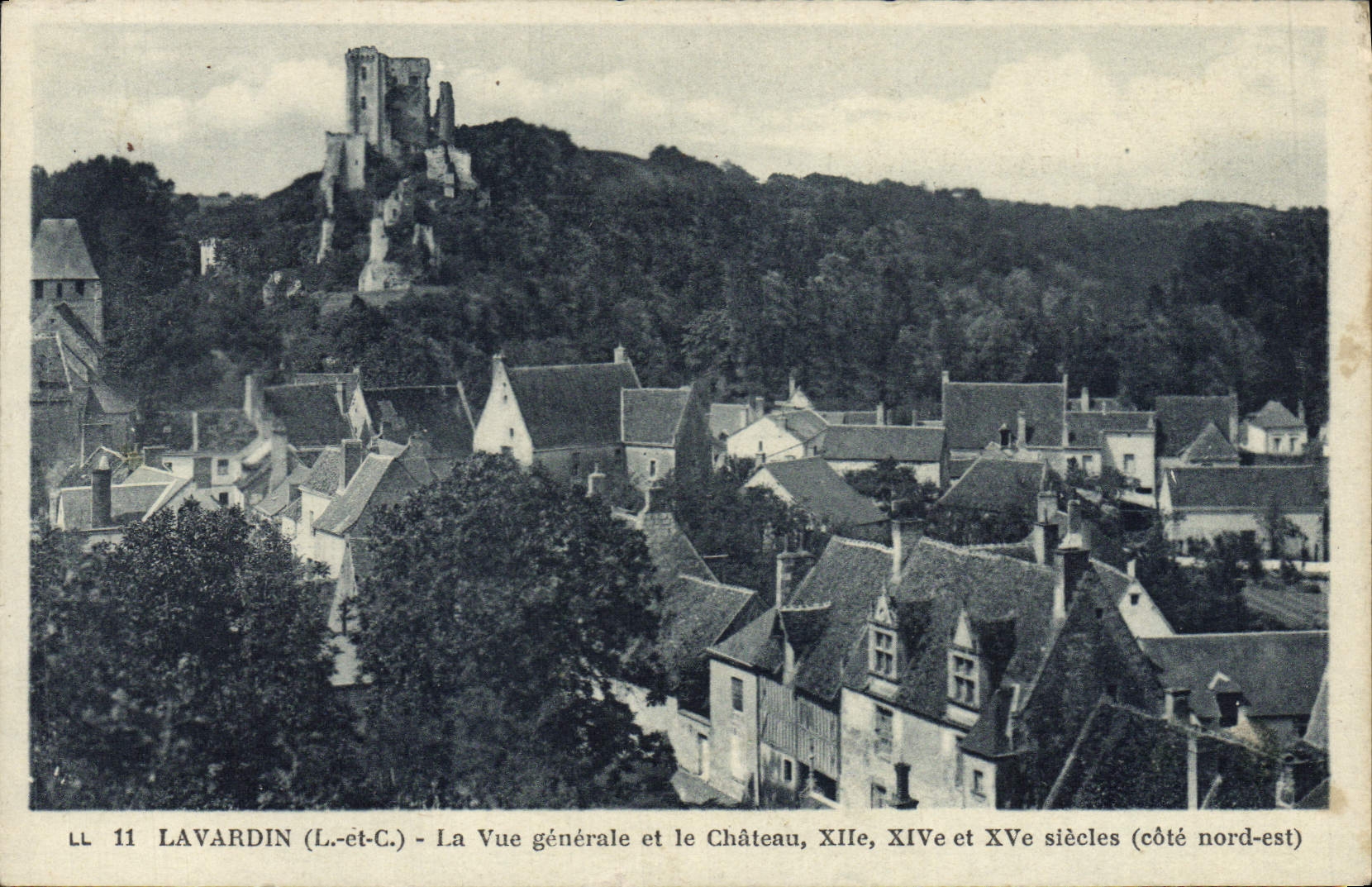 CPA Lavardin La Vue Generale Et Le Chateau