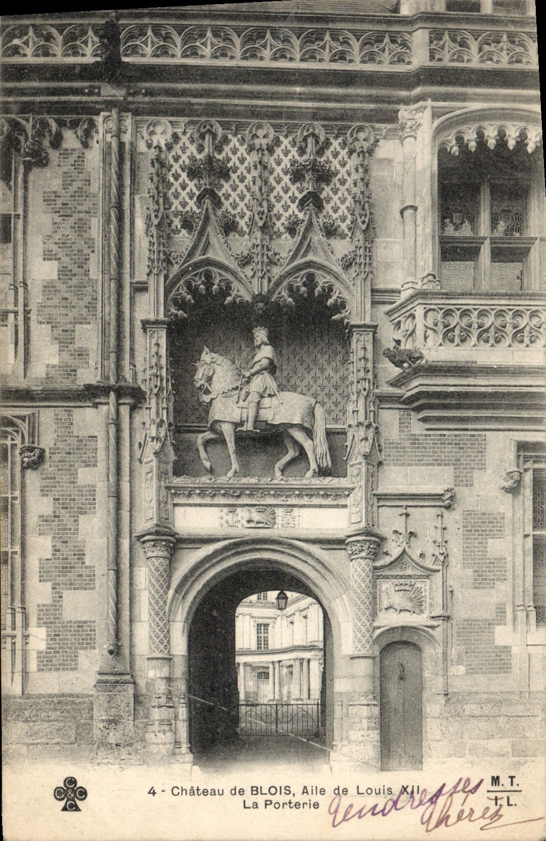 CPA Chateau De Blois Alle De Louis XII La porterie