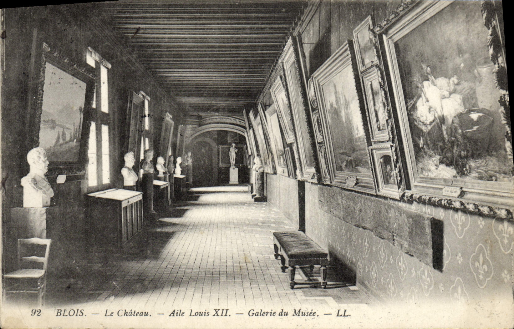 CPA Blois Le Chateau Aile Louis XII Galerie du musee