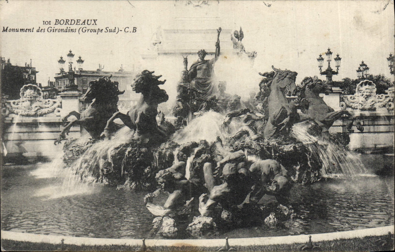 CPA Bordeaux Monument Des Girondins