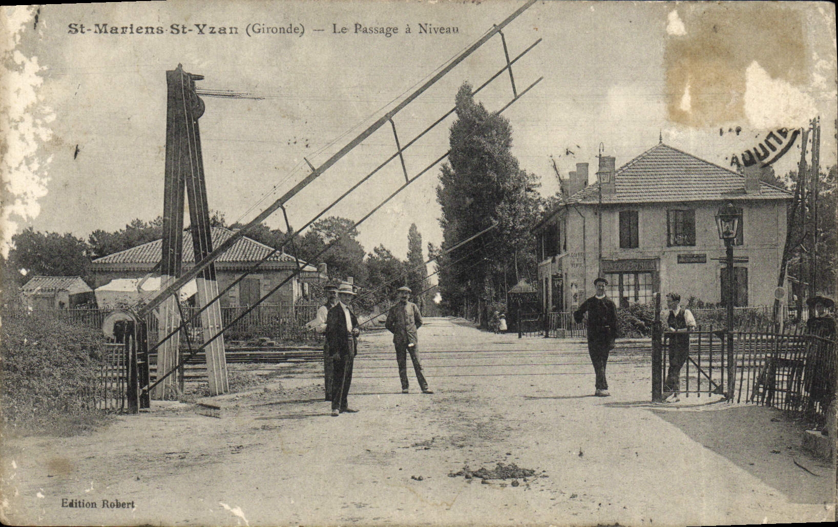 VINTAGE POSTCARD St Mariens St Yzan the Crossing Level