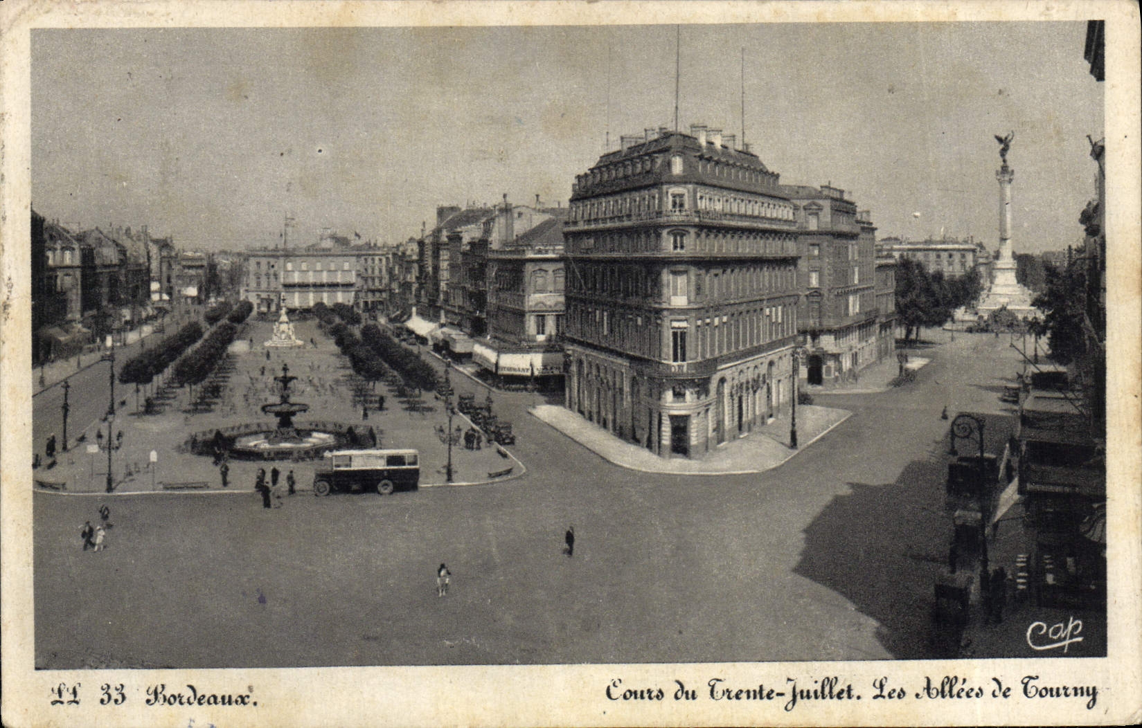 CPA Bordeaux Cours du Trente Juillet Les allees de Tourny