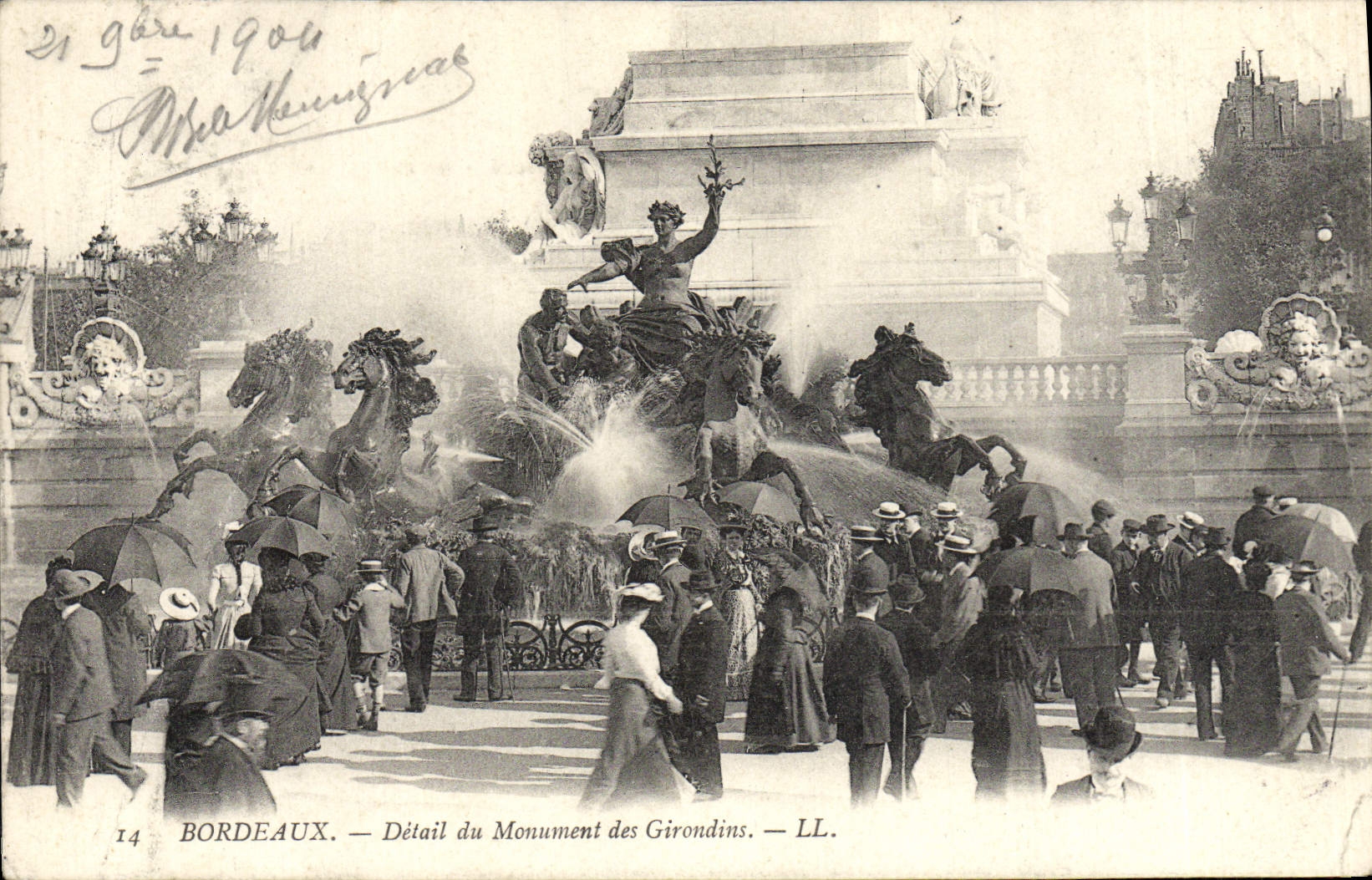 CPA Bordeaux Detail Du Monument Des Girondins