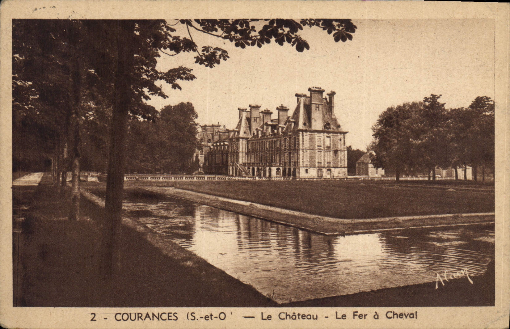 VINTAGE POSTCARD Cournces the Castle the Horseshoe