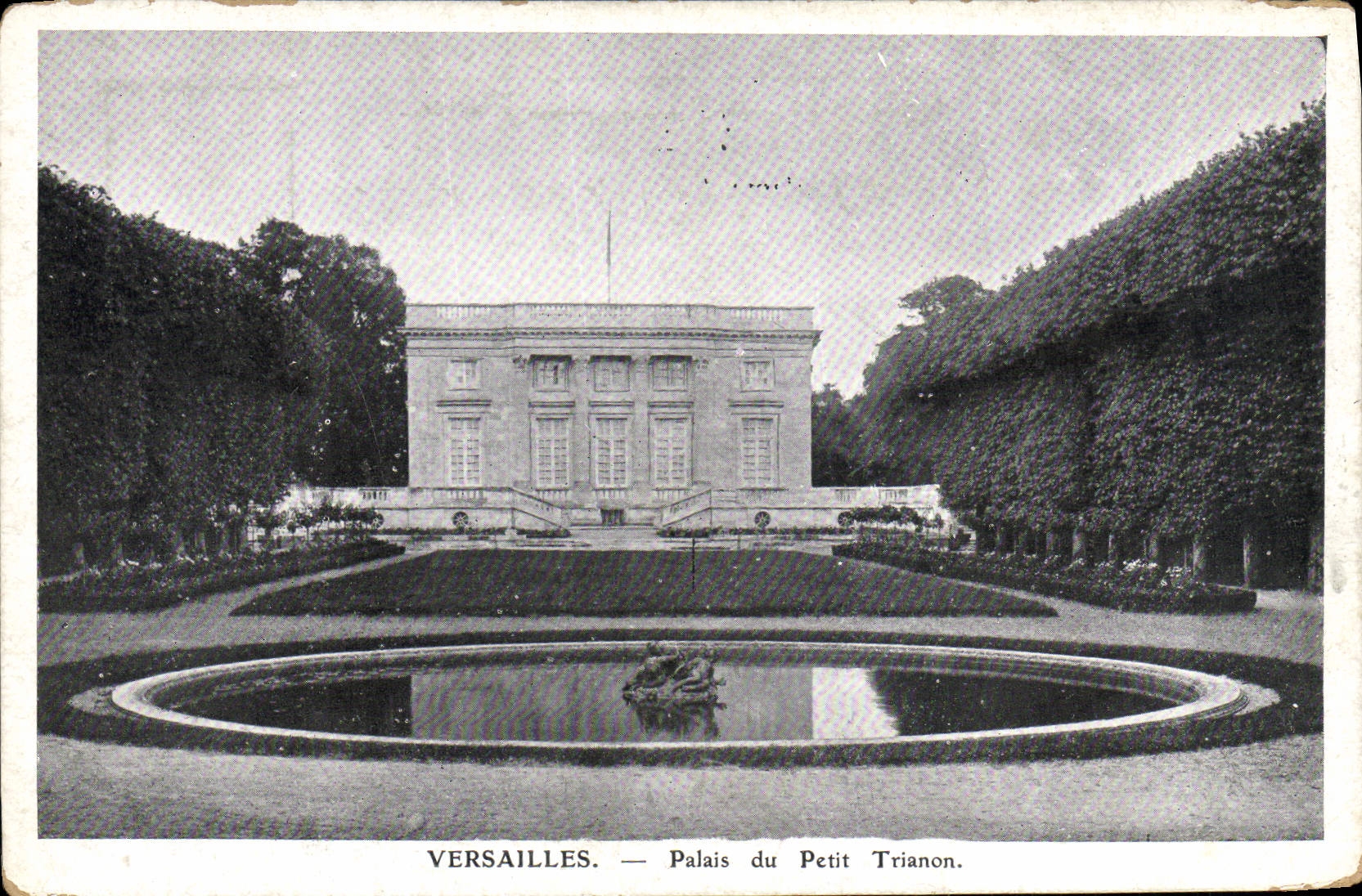 VINTAGE POSTCARD Versailles Palate Of Small Trainon