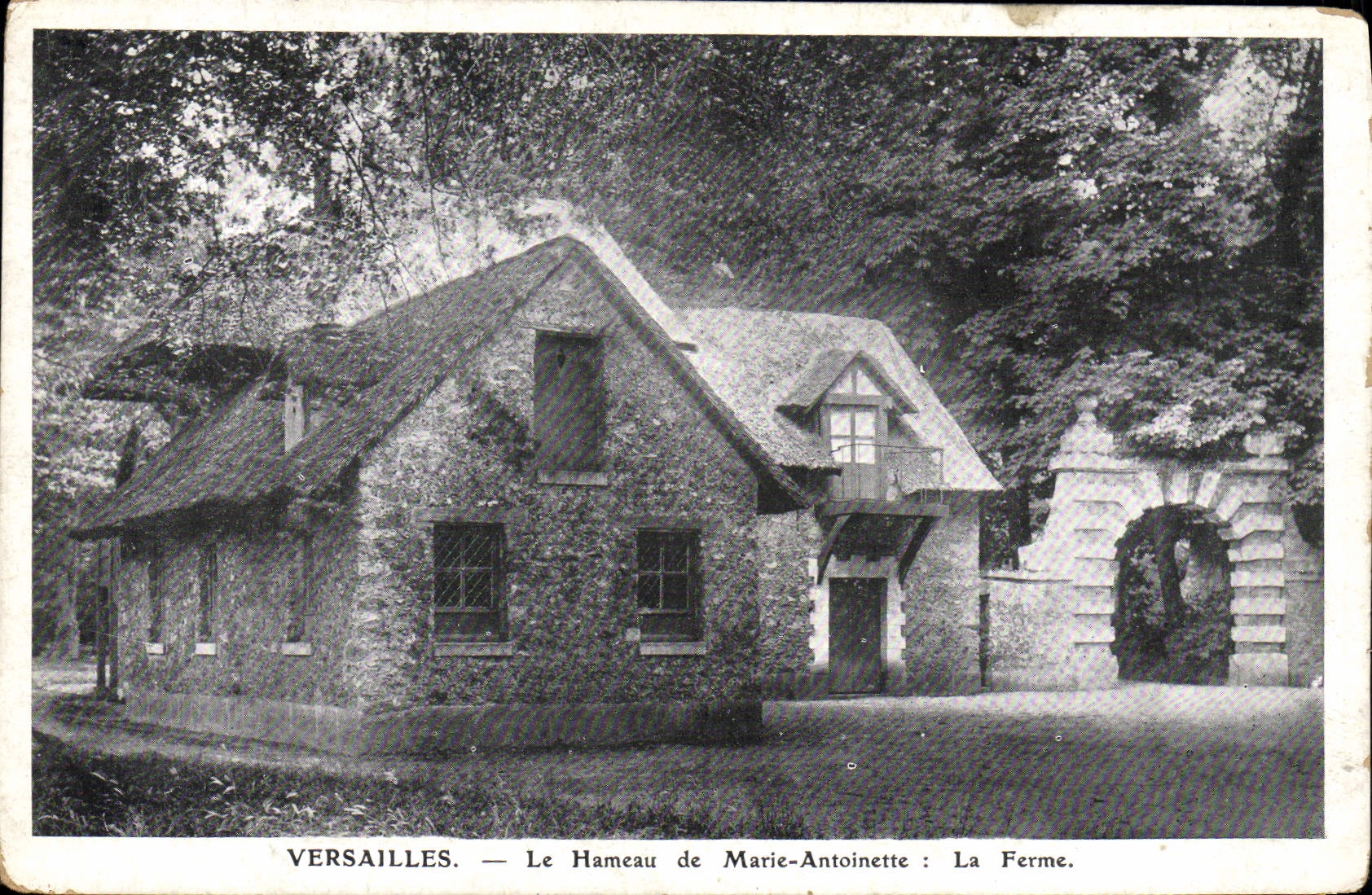 VINTAGE POSTCARD Versailles Hamlet Of Marie Antoinette the farm