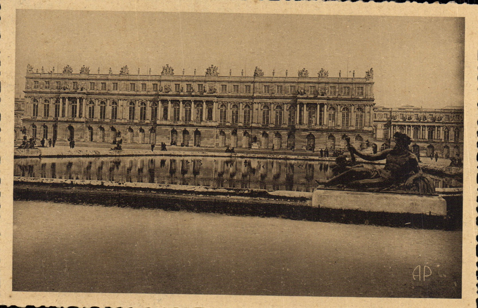 VINTAGE POSTCARD Park Of Versailles Castle the Rhone