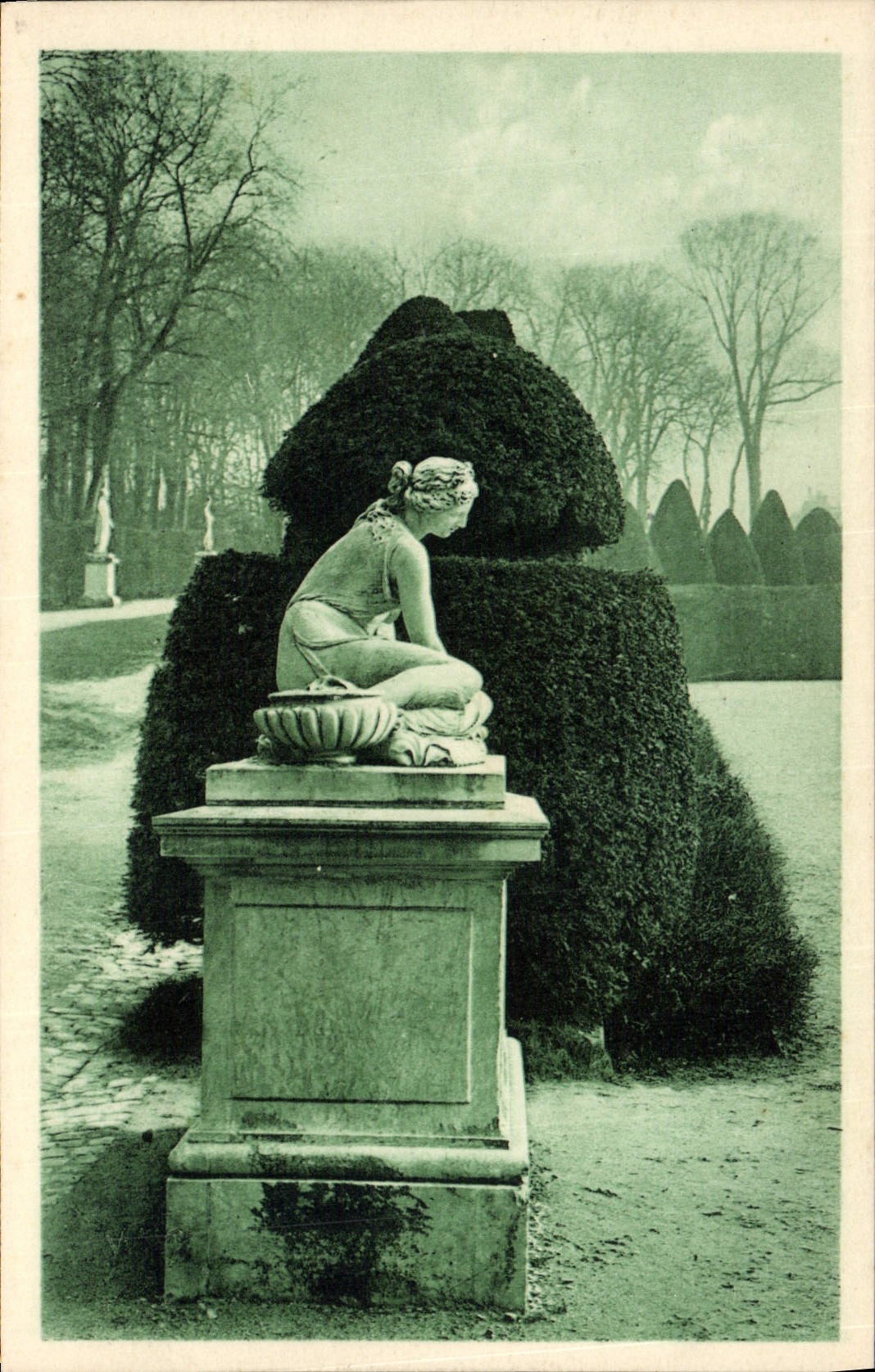 VINTAGE POSTCARD Park Of Versailles Numphe