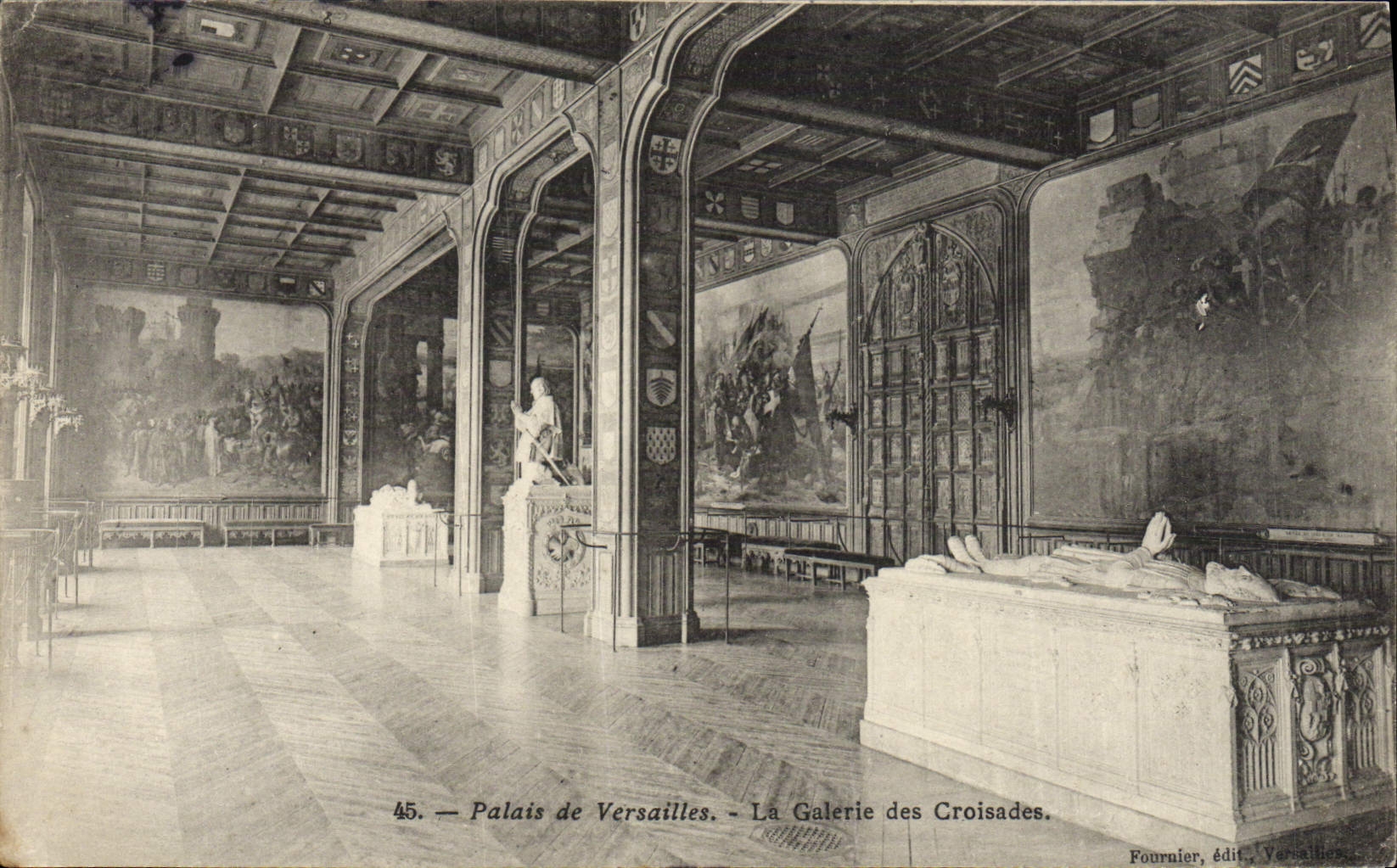 VINTAGE POSTCARD Palate Of Versailles the Gallery Of the Crusades