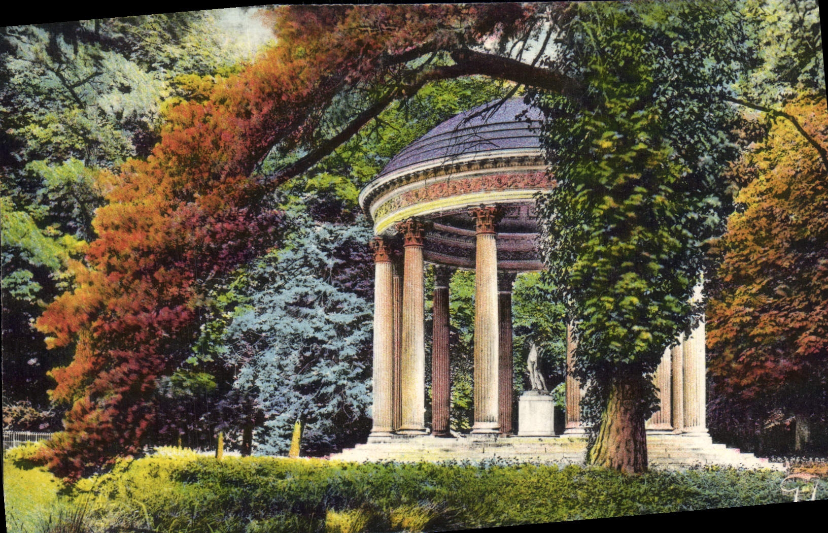 VINTAGE POSTCARD Castle of Versailles the temple of the love