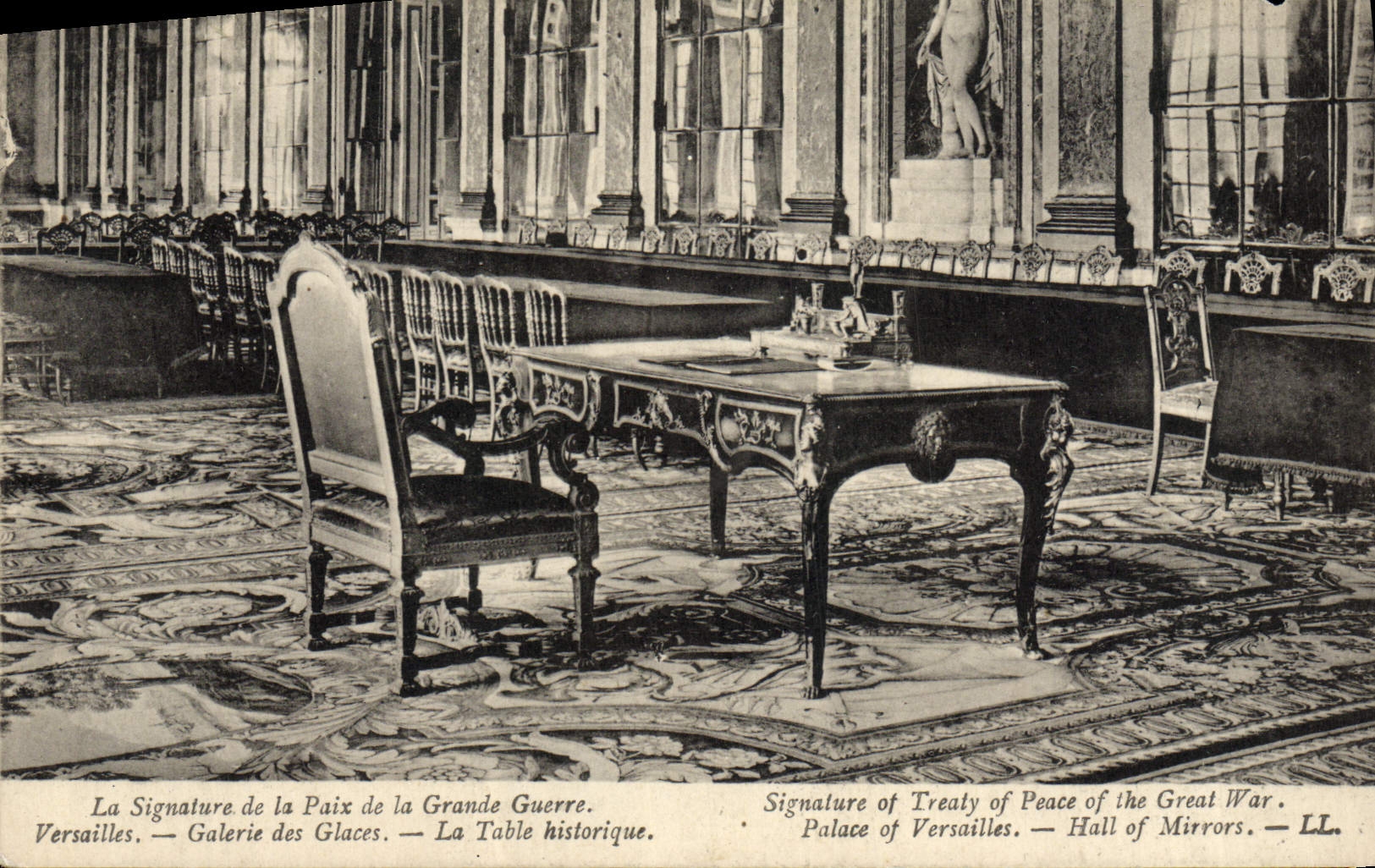 VINTAGE POSTCARD Versailles Gallery Of the Ices the historical Table