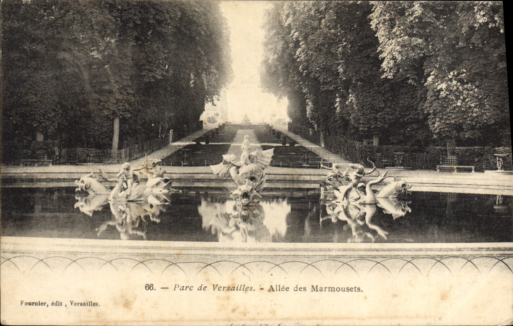 VINTAGE POSTCARD Park Of Versailles Gone Of Marmousets