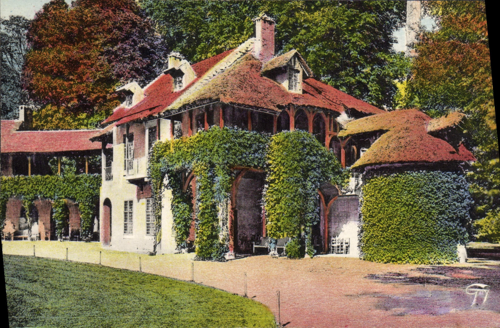 VINTAGE POSTCARD Trianon Versailles