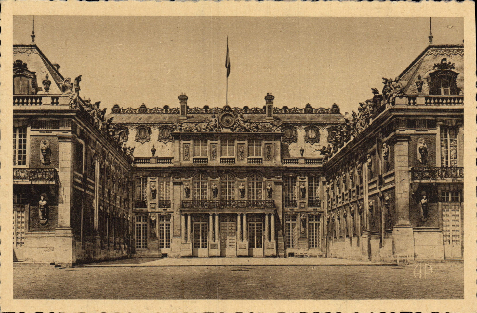 VINTAGE POSTCARD Versailles Castle