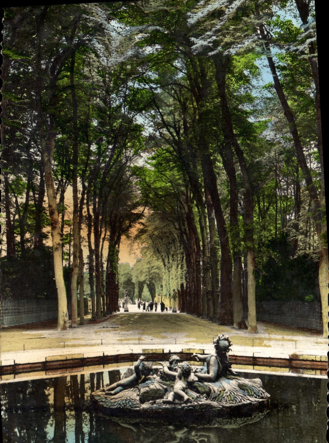 VINTAGE POSTCARD Versailles Gardens Of the Palate Basin of Ceres Gone of the Summer