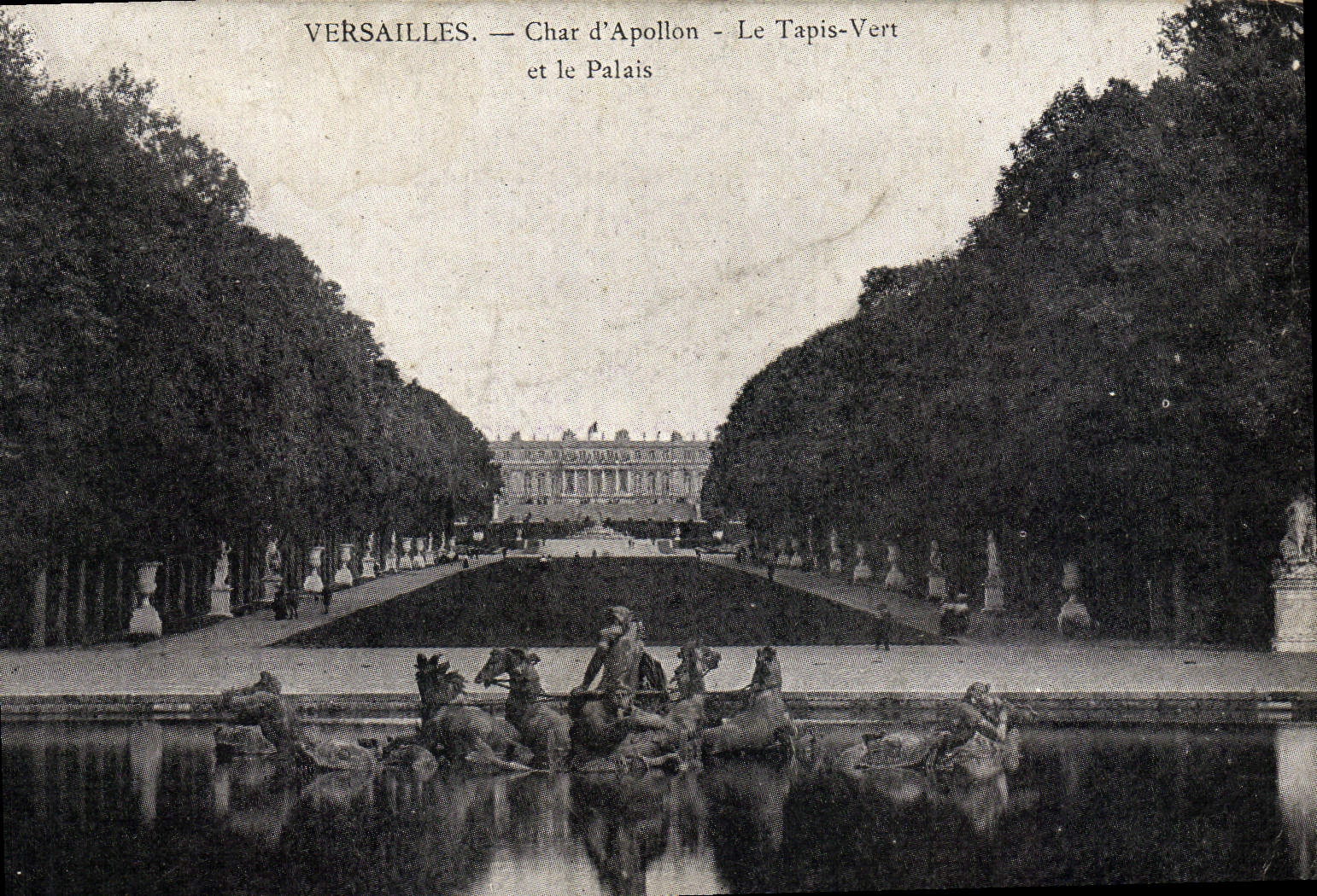 VINTAGE POSTCARD Versailles Tank of Apollo the green Carpet and the palate