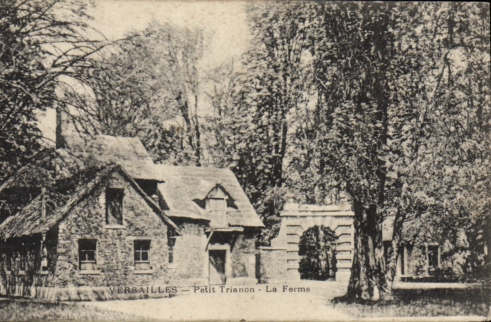 VINTAGE POSTCARD Versailles Small Trianon the Farm