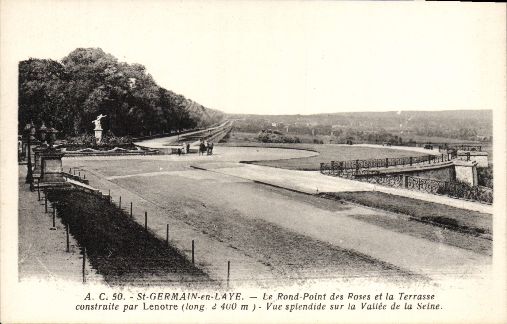 CPA Saint Germain En Laye Le Rond Point des roses et la terrasse construite par lenotre