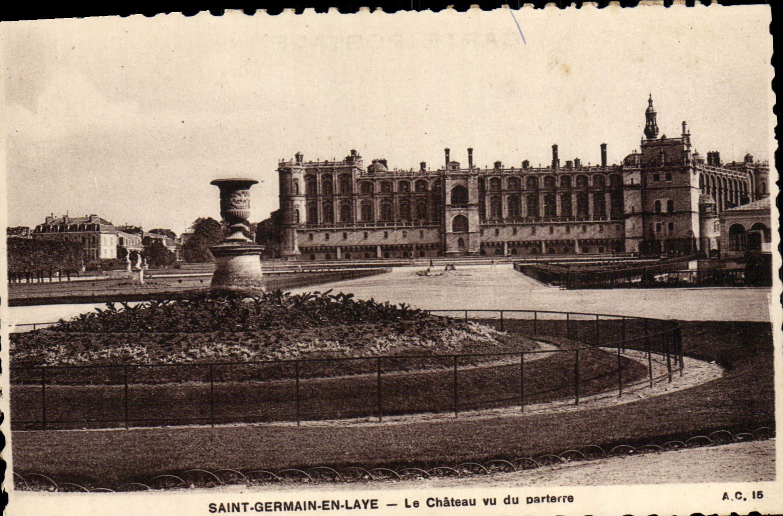 CPA Saint Germain En Laye Le Chateau vu du parterre