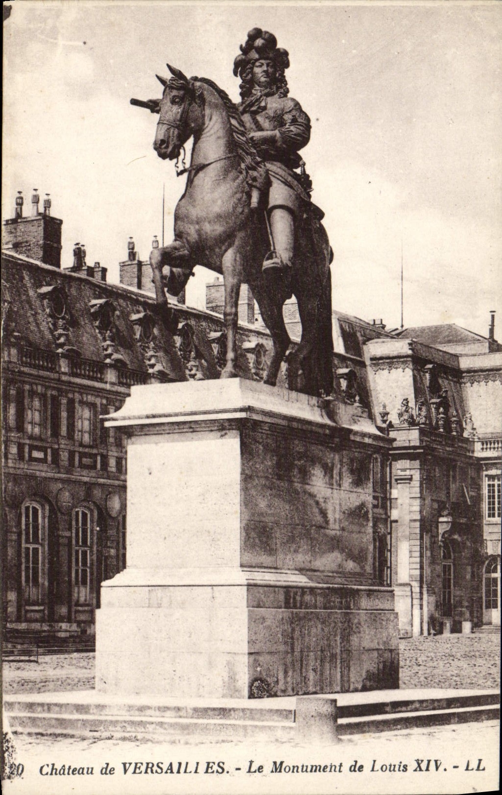 VINTAGE POSTCARD Versailles Castle the Monument of Louis XIV