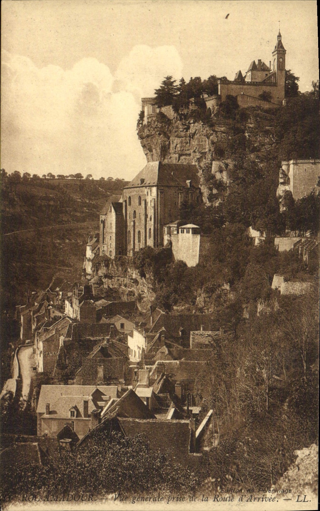 CPA Rocamadour Vue Generale Prise de la Route d'arrivee