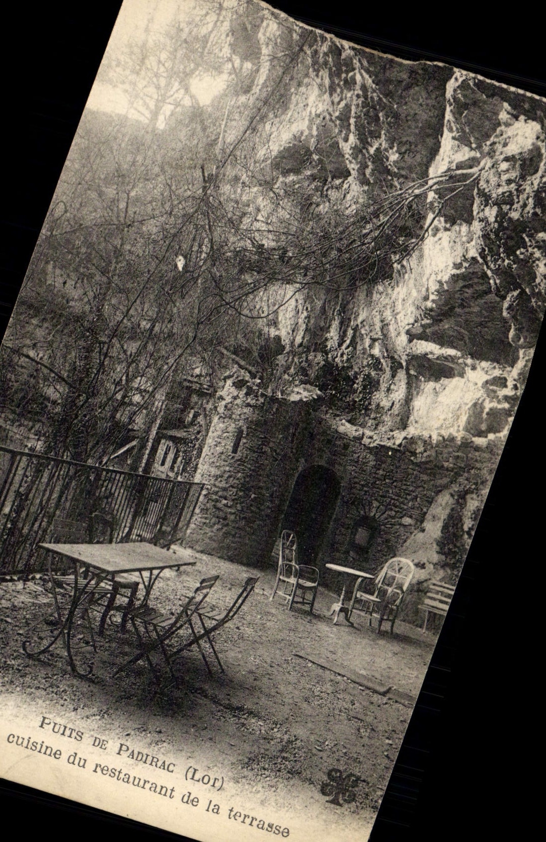 VINTAGE POSTCARD Puits Of Padirac Cooks Restaurant of the Terrace