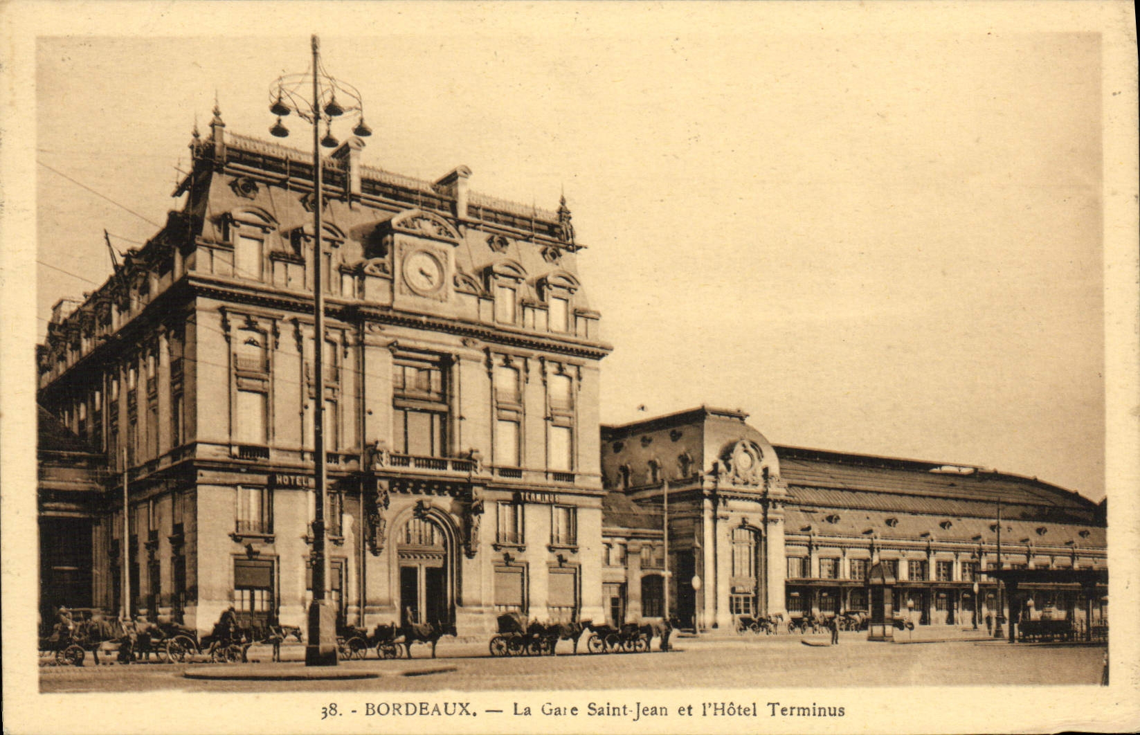 CPA Bordeaux La Gare Saint Jean et L'Hotel Terminus