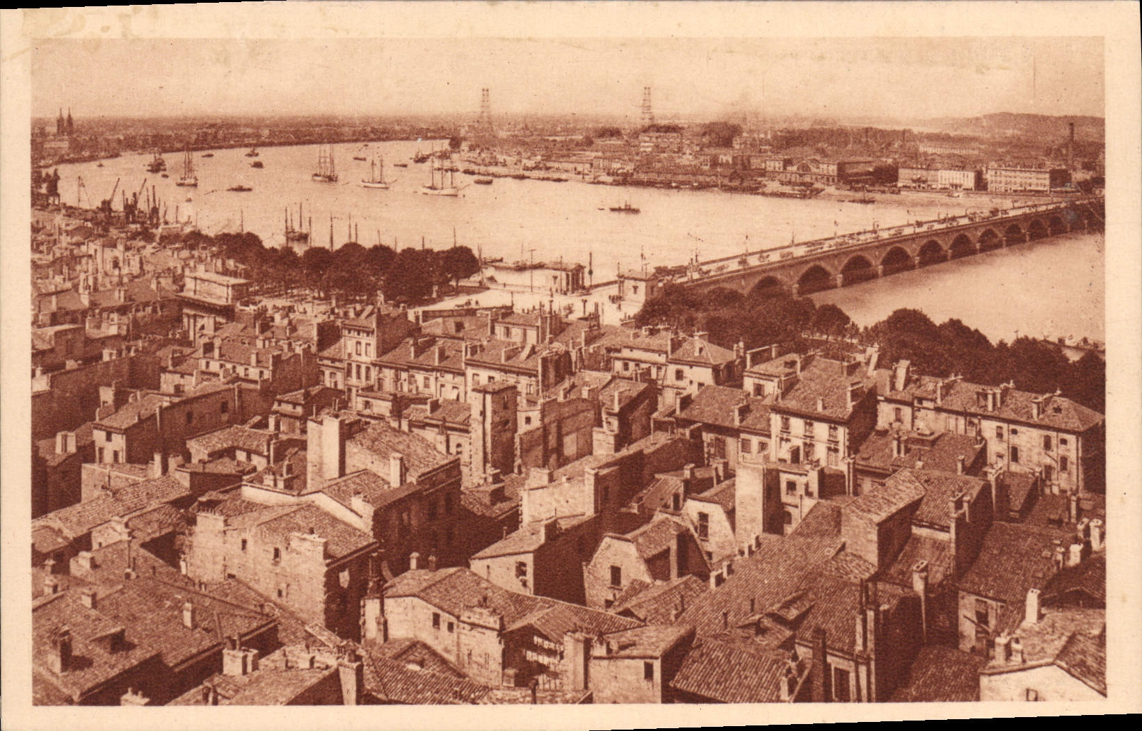 CPA Bordeaux Panorama de la tour Saint Michel