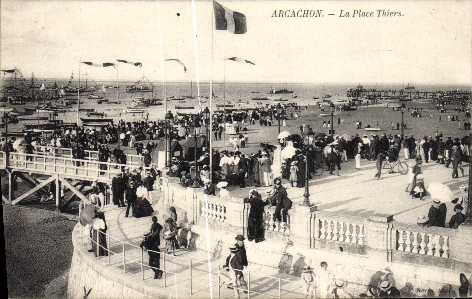 VINTAGE POSTCARD Arcachon the Thiers Place
