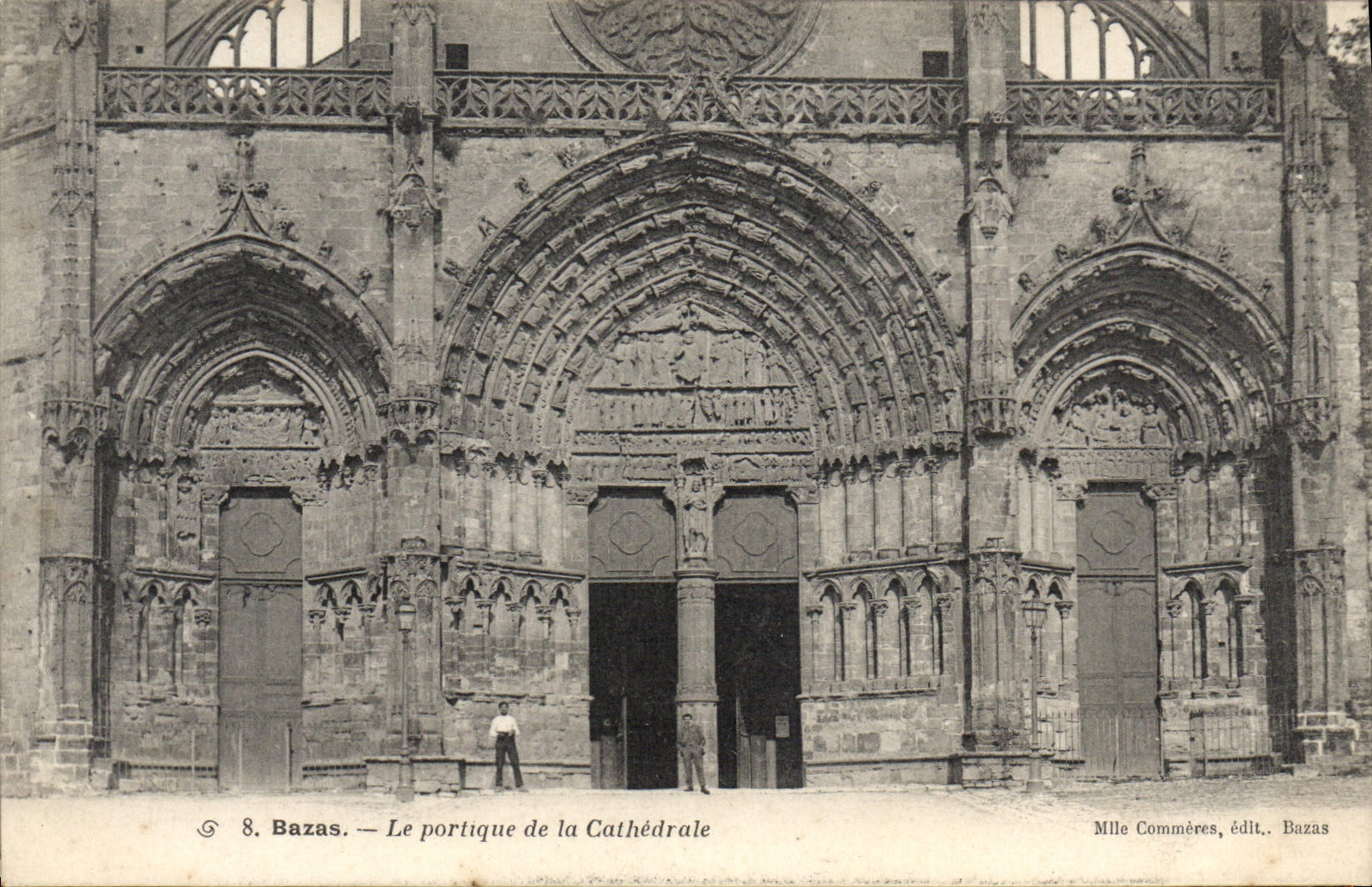 VINTAGE POSTCARD Bazas the gantry of Catherale