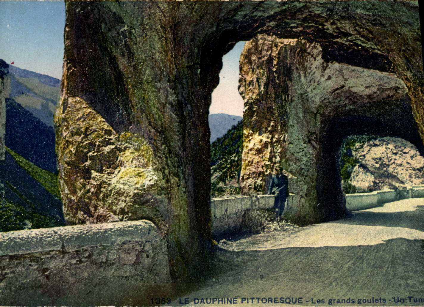 VINTAGE POSTCARD Road of the Great Narrow parts a tunnel